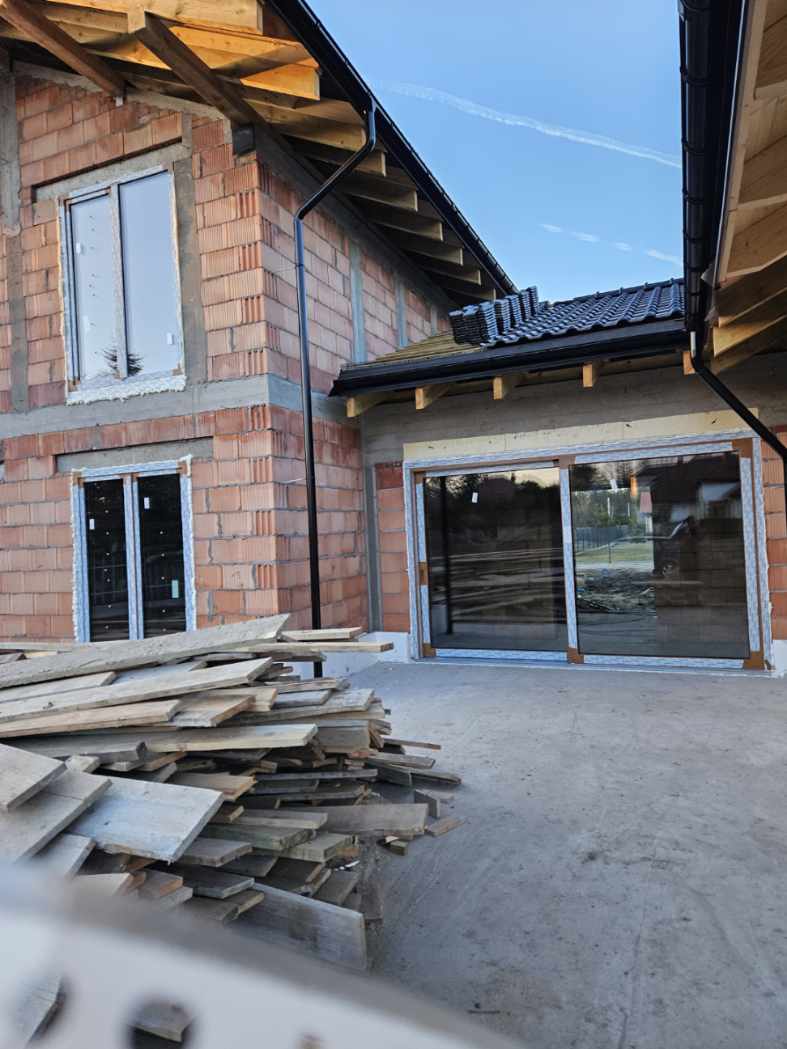Duże okno tarasowe i przeszklenia z profilem aluminiowym